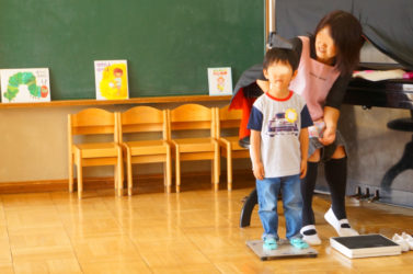 幼稚園で身体測定の日