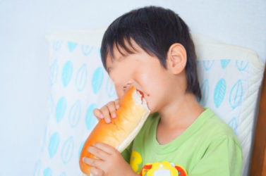 幼稚園から帰ってきたコッペパン