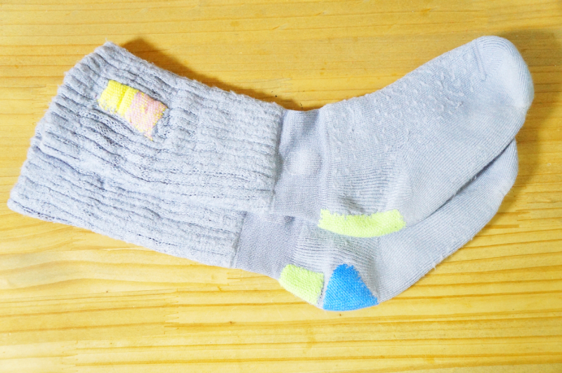 まるでこたつソックスの穴を塞ぐ！ダーニングリペア