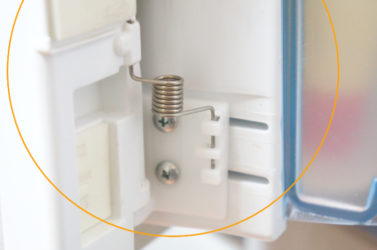 東芝冷蔵庫、観音開きの左側の扉が閉まらない…けど、自分で直せた―!!!