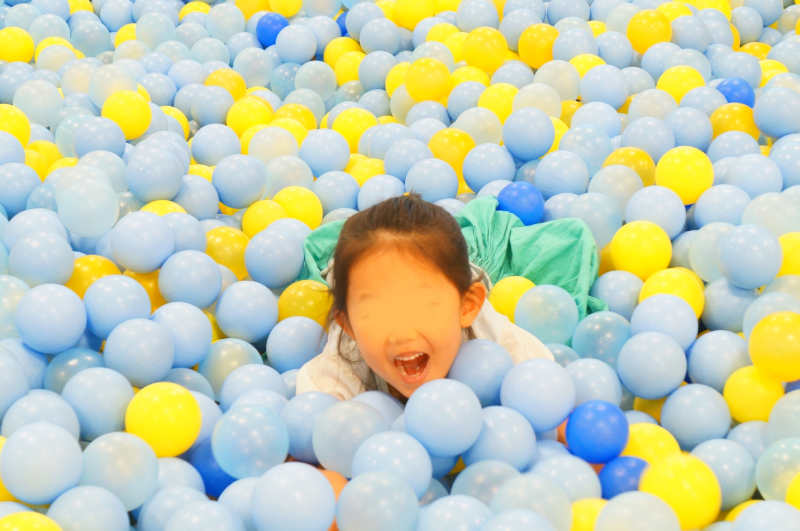 キドキドは、雨の日も家族でお出かけできる子供の室内遊び場 ボーネルンド キドキド