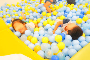 天気が悪いので、室内遊び場キドキドへ