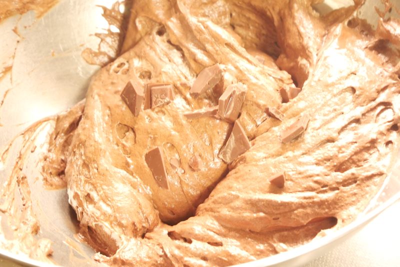 喜ばれるガトーショコラのレシピ メレンゲはそーと練らずに混ぜる