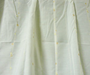 やっとカーテン付けて、これでみんな眩しくない。