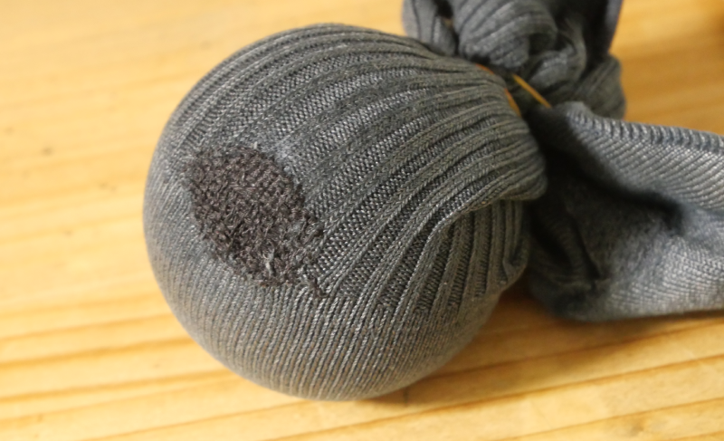 靴下の穴を補修するためのダーニング