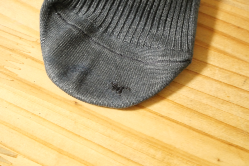 靴下の穴を補修するためのダーニング